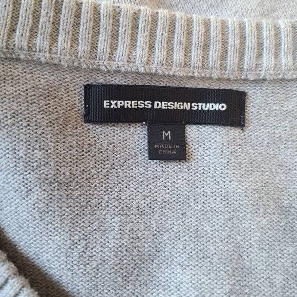 Express Design Studio vintage V neck sweater. Mens size medium. Gray & White - Picture 4 of 7